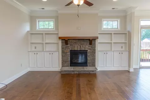 Living - 610 Ladowick Ct, Moore, SC 29369 photo 5 of 7