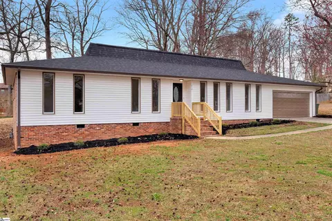 212 Barrett Dr, Mauldin, SC 29662