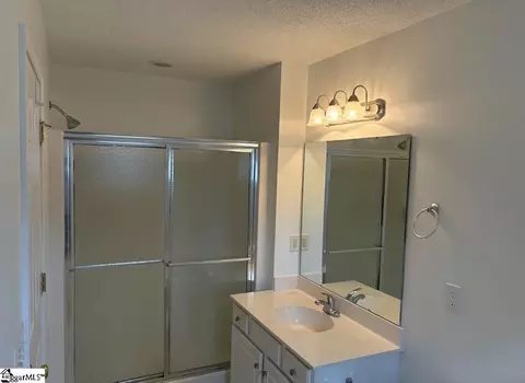Bath - 14 St Thomas Ct, Greer, SC 29651 photo 1 of 3