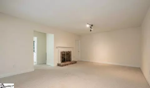 Living - 14 St Thomas Ct, Greer, SC 29651 photo 2 of 2
