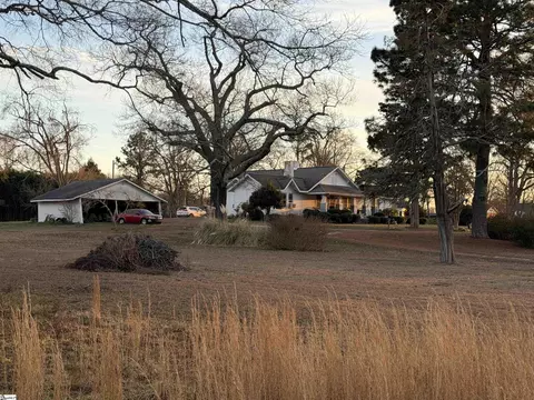 2120 101 Hwy, Gray Court, SC 29645