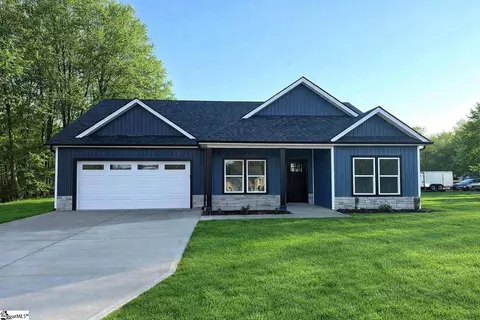 177 Cedar Ave, Wellford, SC 29385