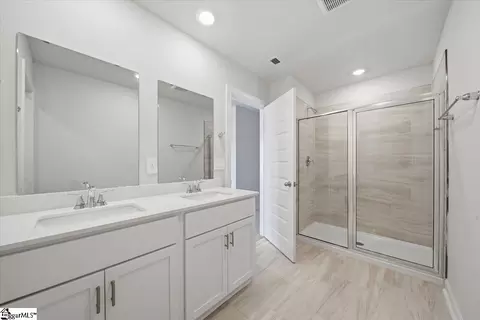 Bath - 127 Kerwin Ct, Greer, SC 29651 photo 1 of 1