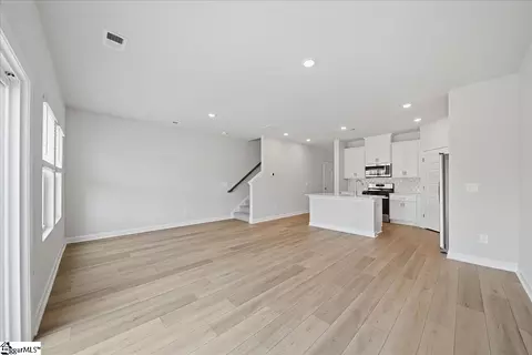 Living - 127 Kerwin Ct, Greer, SC 29651 photo 2 of 3