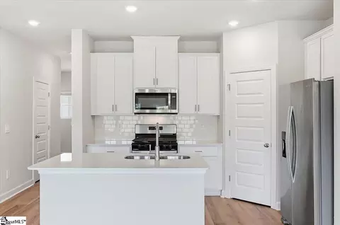 Kitchen - 133 Kerwin Ct, Greer, SC 29651 photo 3 of 4