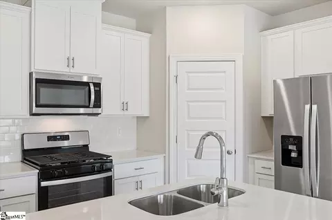 Kitchen - 133 Kerwin Ct, Greer, SC 29651 photo 2 of 4