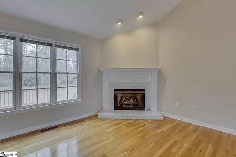 Living - 104 Camperdown Ct, Easley, SC 29642 photo 4 of 5