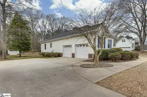 Exterior - 104 Camperdown Ct, Easley, SC 29642 photo 7 of 9