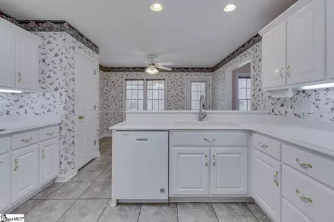 Kitchen - 104 Camperdown Ct, Easley, SC 29642 photo 7 of 9