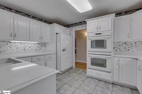 Kitchen - 104 Camperdown Ct, Easley, SC 29642 photo 4 of 9