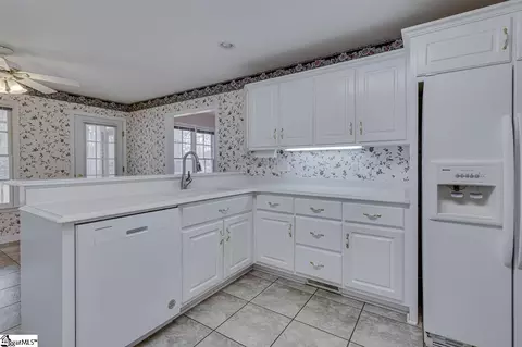 Kitchen - 104 Camperdown Ct, Easley, SC 29642 photo 6 of 9