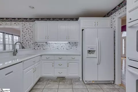 Kitchen - 104 Camperdown Ct, Easley, SC 29642 photo 5 of 9