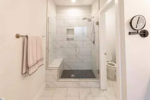 Bath - 327 Wakelon Dr, Greer, SC 29651 photo 2 of 3