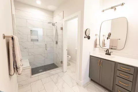 Bath - 327 Wakelon Dr, Greer, SC 29651 photo 3 of 3