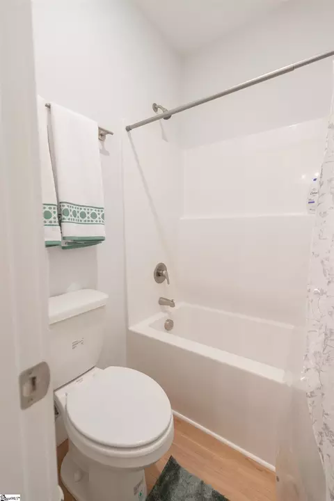 Bath - 327 Wakelon Dr, Greer, SC 29651 photo 1 of 3