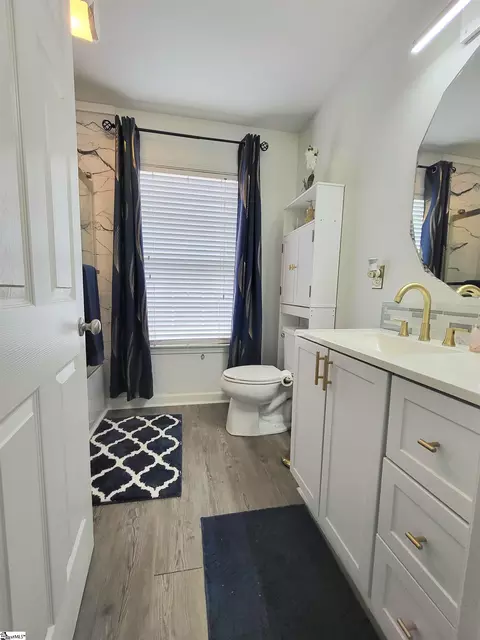 Bath - 828 Bishop Ave, Greer, SC 29651 photo 7 of 9