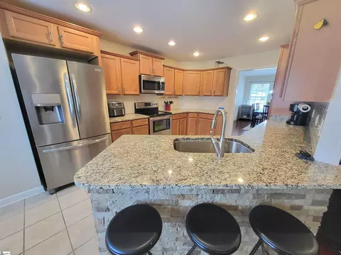 Kitchen - 828 Bishop Ave, Greer, SC 29651 photo 4 of 6