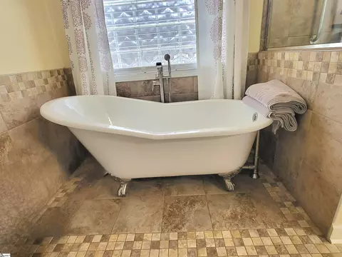 Bath - 828 Bishop Ave, Greer, SC 29651 photo 1 of 9