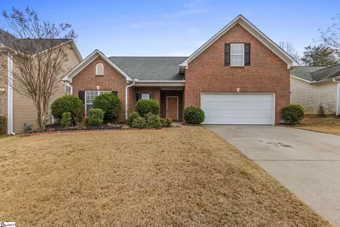 704 Center Rd, Taylors, SC 29687