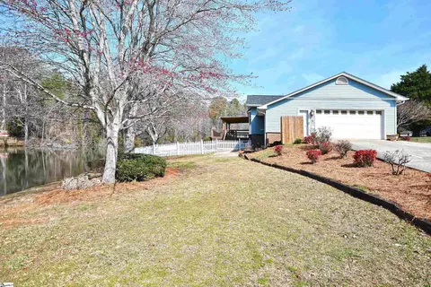 Exterior - 201 Buckingham Rd, Easley, SC 29640 photo 6 of 10
