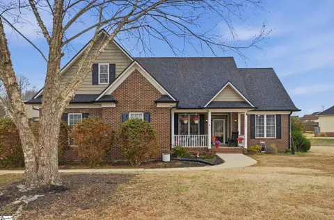 1080 Corie Crest Dr, Boiling Springs, SC 29316