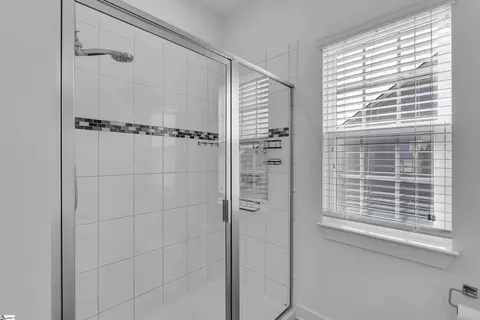 Bath - 105 Verlin Dr, Greenville, SC 29607 photo 2 of 5