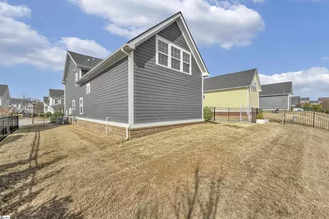 Exterior - 105 Verlin Dr, Greenville, SC 29607 photo 5 of 10