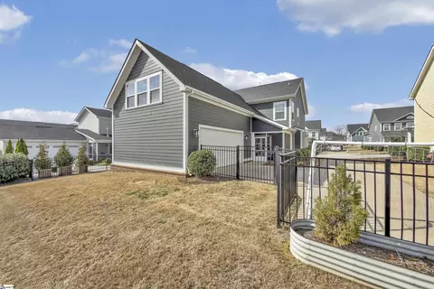 Exterior - 105 Verlin Dr, Greenville, SC 29607 photo 6 of 10