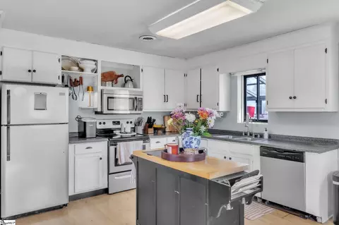 Kitchen - 139 Louise Dr, Pendleton, SC 29670 photo 1 of 4