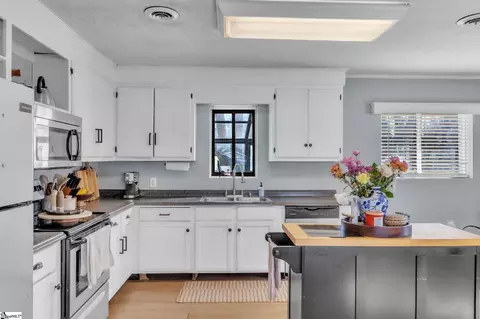 Kitchen - 139 Louise Dr, Pendleton, SC 29670 photo 4 of 4