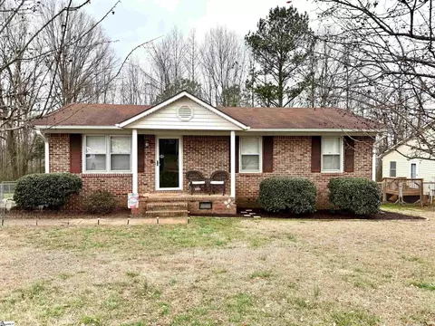 402 Calhoun St, Laurens, SC 29360