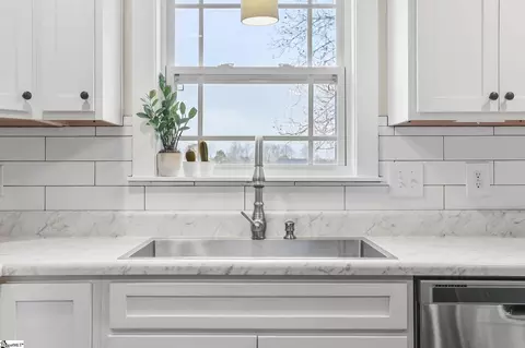Kitchen - 341 Mill Gin Rd, Campobello, SC 29322 photo 4 of 4