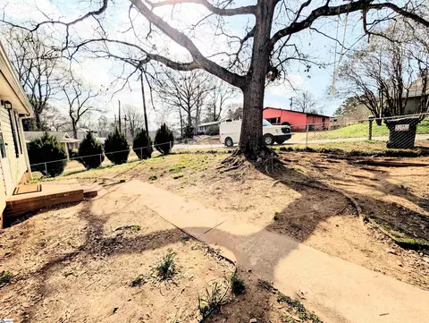 Exterior - 307 Jamestown Rd, Easley, SC 29640 photo 6 of 7