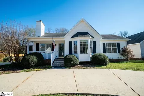 611 Oak Valley Dr, Simpsonville, SC 29681
