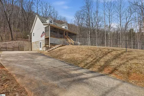 315 Valley Dr, Walhalla, SC 29691