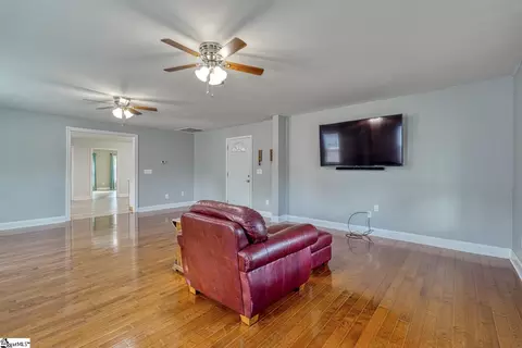 Living - 611 Pearson Town Rd, Moore, SC 29369 photo 1 of 3
