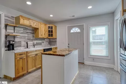Kitchen - 611 Pearson Town Rd, Moore, SC 29369 photo 8 of 8