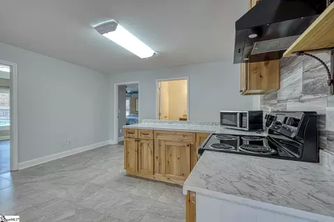Kitchen - 611 Pearson Town Rd, Moore, SC 29369 photo 4 of 8