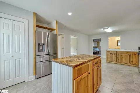 Kitchen - 611 Pearson Town Rd, Moore, SC 29369 photo 5 of 8