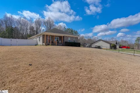 Exterior - 611 Pearson Town Rd, Moore, SC 29369 photo 2 of 14