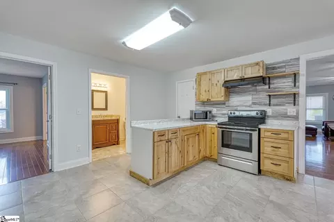 Kitchen - 611 Pearson Town Rd, Moore, SC 29369 photo 3 of 8