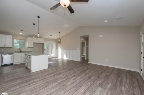 Living - 9946 Highway 252, Ware Shoals, SC 29692 photo 2 of 5