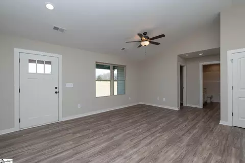 Living - 9946 Highway 252, Ware Shoals, SC 29692 photo 4 of 5
