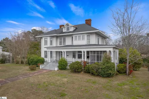 508 N Broad St, Clinton, SC 29325