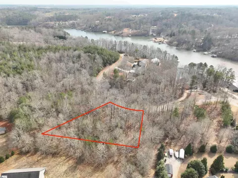 130 W Waters Edge Ln, West Union, SC 29696