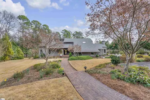 122 Woodland Ln, Simpsonville, SC 29681