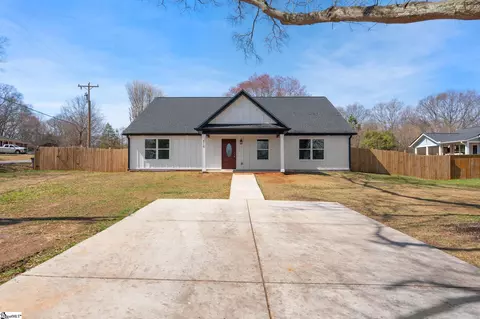 210 Sulphur Springs Dr, Greenville, SC 29617
