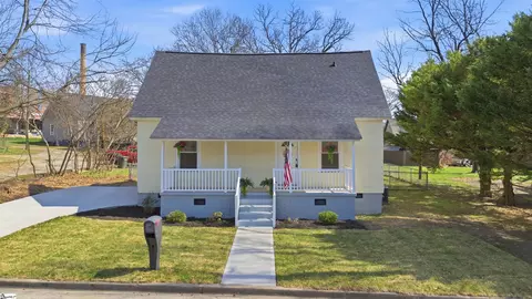 10 Bobo St, Greer, SC 29650