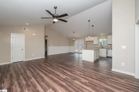 Living - 9920 Highway 252, Ware Shoals, SC 29692 photo 2 of 6