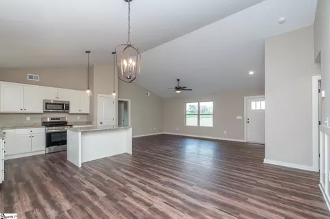Living - 9920 Highway 252, Ware Shoals, SC 29692 photo 4 of 6